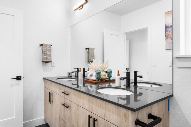 Building Photo - 1570-1574 Gilpin St