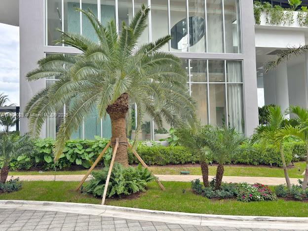 Building Photo - 700 NE 24th St