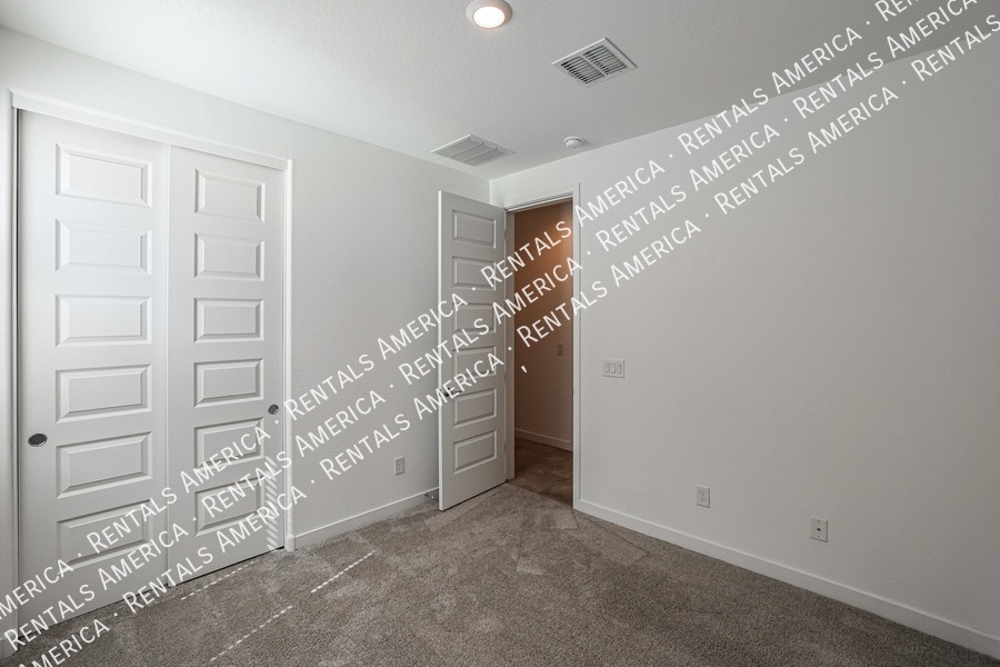 Building Photo - 8914 W Rancho Dr