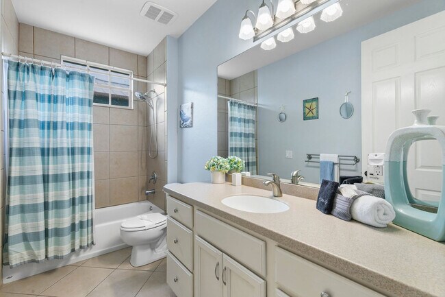 Building Photo - 1927 Sheffield Ave