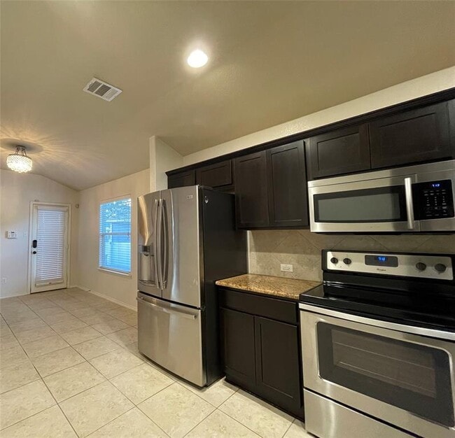 Building Photo - 807 Alamo Plaza Dr