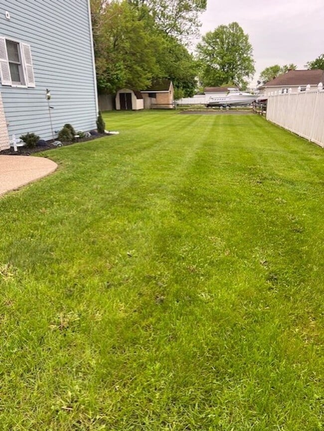 Building Photo - 4273 W Lake Rd