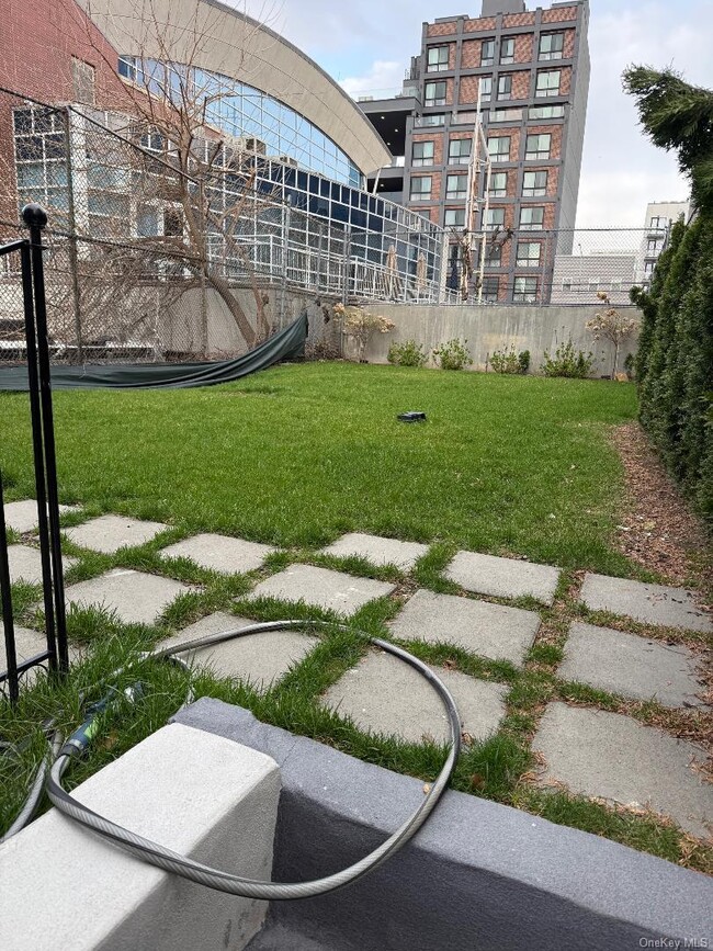 Building Photo - 39-39 Crescent St