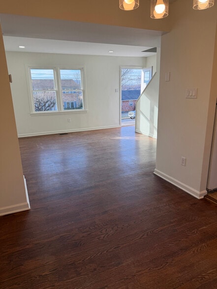 Building Photo - 122 S Shenandoah Ave