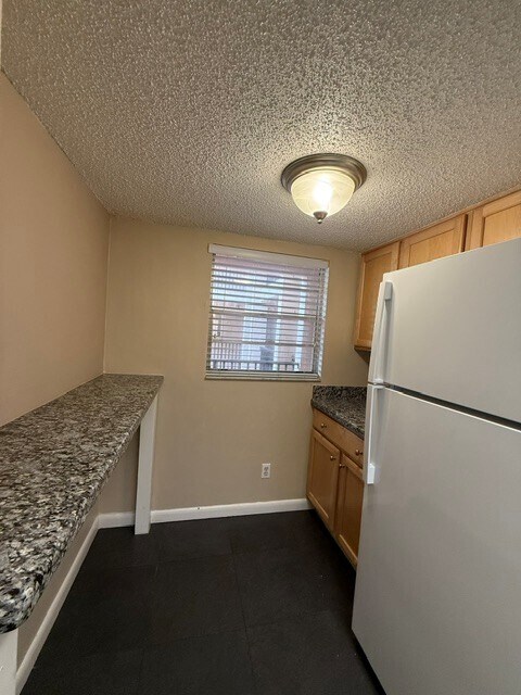 Building Photo - 3700 S Osprey Ave