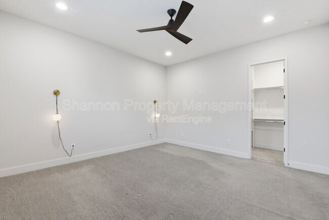 Building Photo - 2204 Lou Ellen Ln