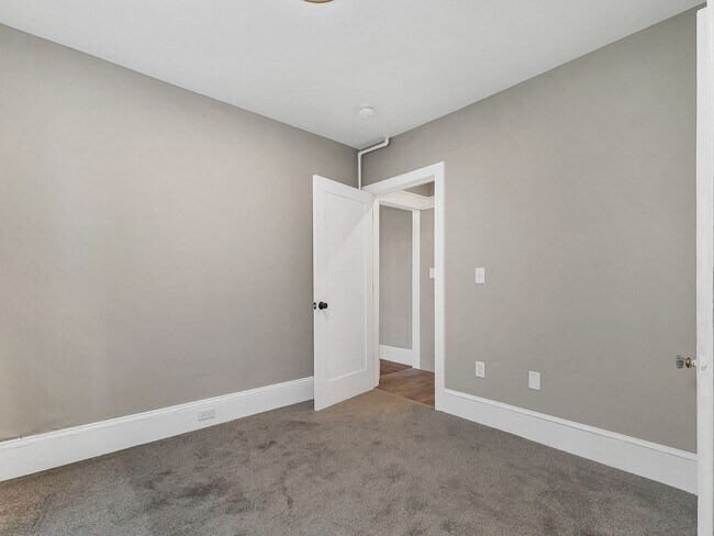 Building Photo - 54 Brook St