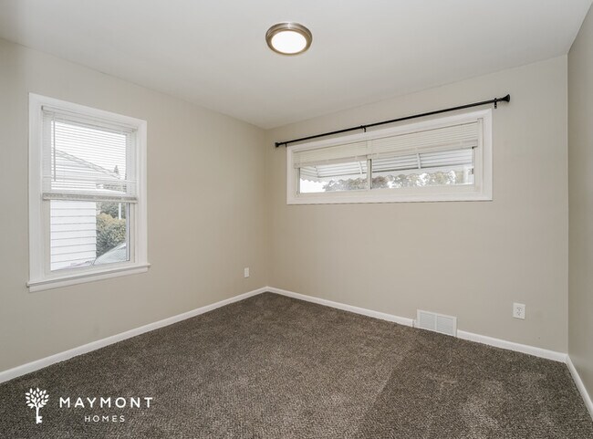 Building Photo - 37 Orrville Ave