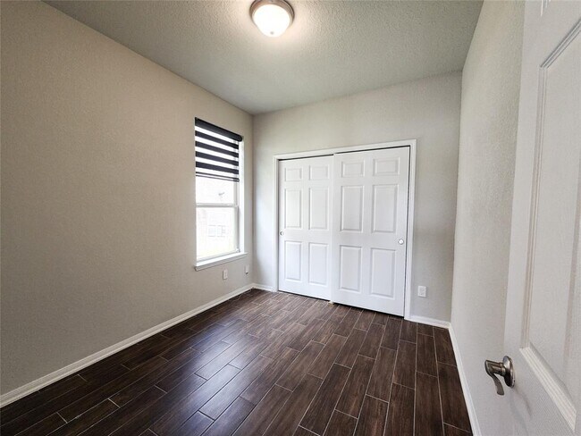 Building Photo - 14711 Sycamore Side Wy