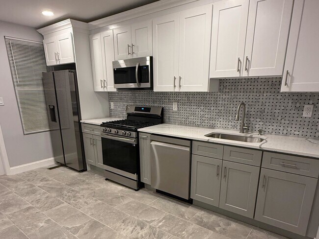 Building Photo - 133 Sherman Pl