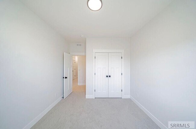 Building Photo - Like-New 3BD/2.5BA Home | Garage + Fenced Yard + W/D Included! $500.00 Rent Credit for the month ...