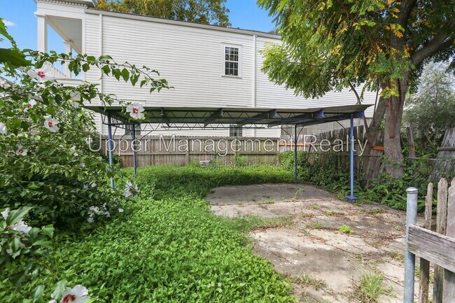 Building Photo - 806 Constantinople St