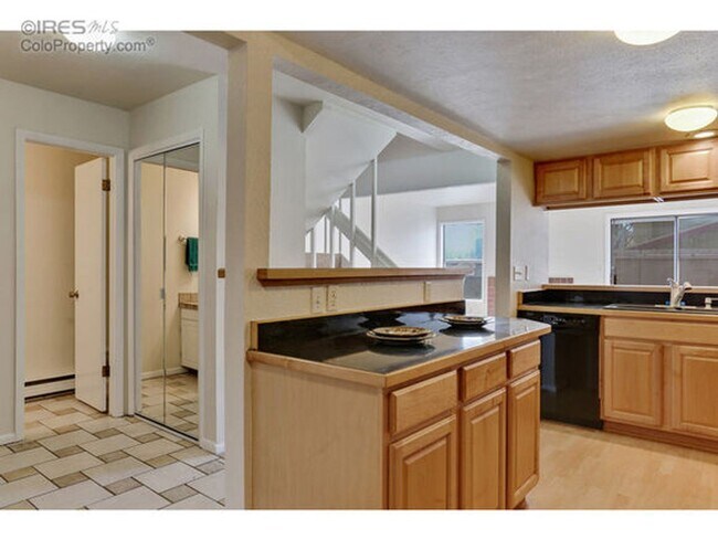 Building Photo - Four bedroom townhouse with easy access to all Boulder has to offer!