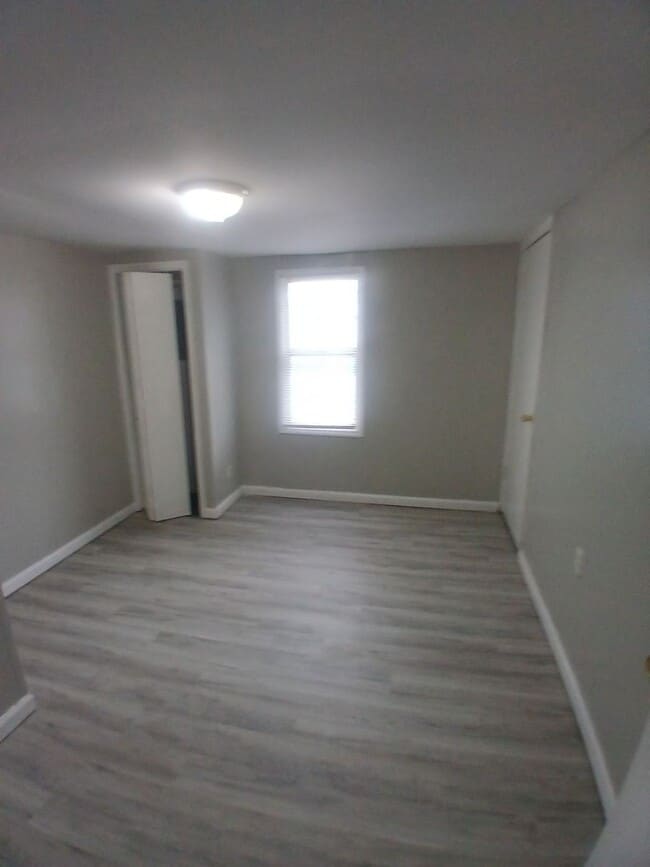 Building Photo - 3 Bedroom, 2 Full Bathrooms! Front Porch & Detached Garage!