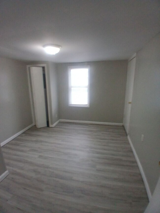 Building Photo - Freshly Renovated 3-Bed, 2-Bath Home with Detached Garage