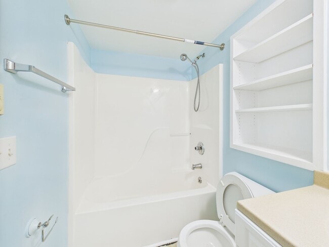 Building Photo - Charming 2-Bedroom near Gypsy Hill Park