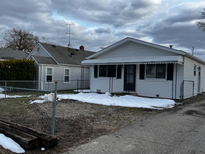 Primary Photo - 1326 Davis St