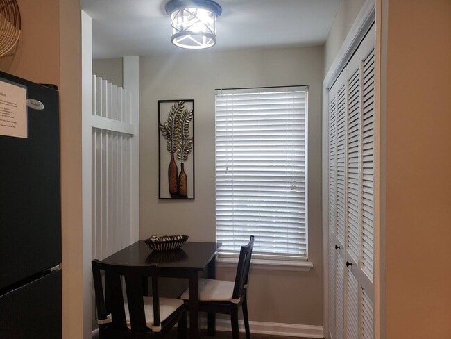 Building Photo - South Charlotte Beauty