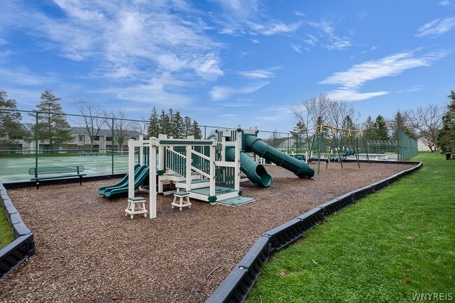 Building Photo - 45 Beehunter Ct