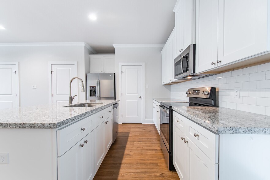 Building Photo - 511 Dominik Dr