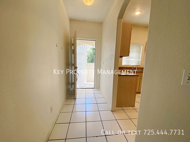 Building Photo - 2 BED 2 BATH UPSTAIRS CONDO  WITH 1 CAR GA...