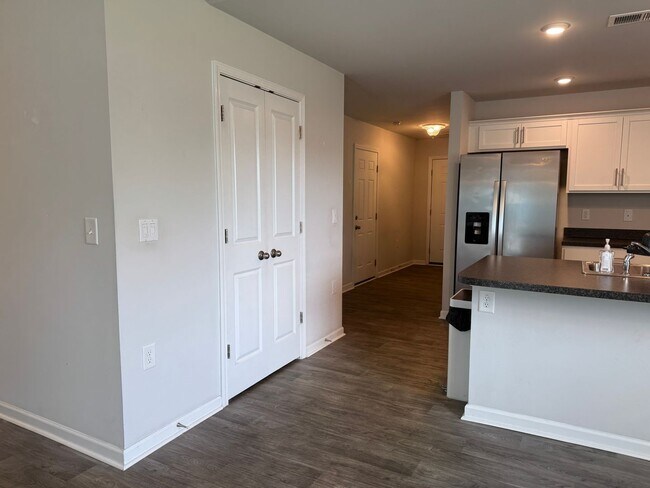 Building Photo - Charming Cul-de-Sac Home in Forest Oaks