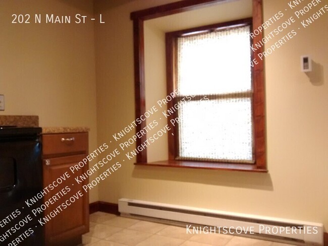 Building Photo - 2nd Floor Waterview...Very charming, new k...