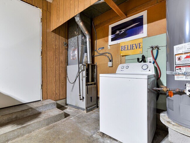 Building Photo - Renton House - 3 Bed/1.5 Bath - Close to Boeing and Renton Landing - Includes Landscaping