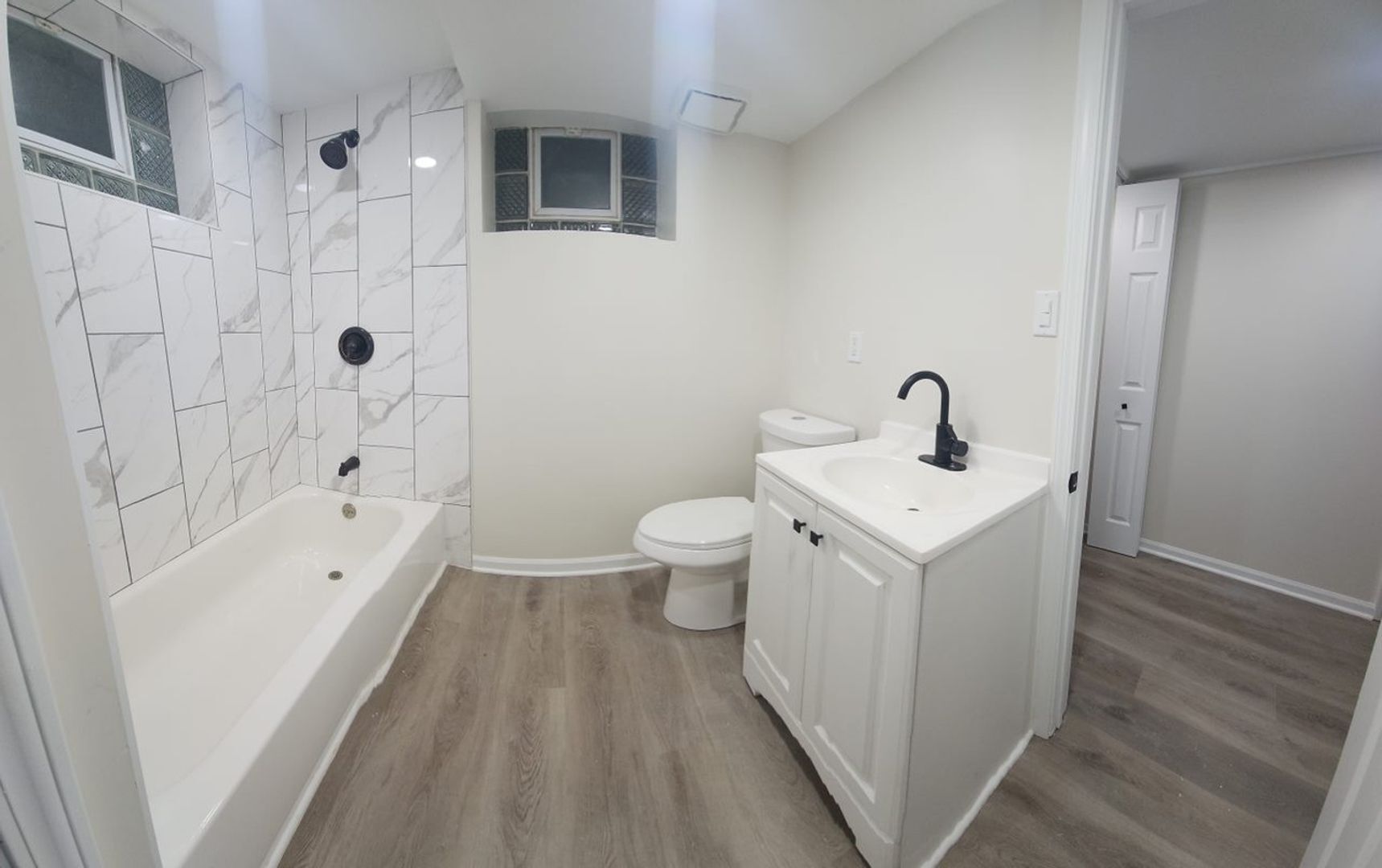 Building Photo - 639 Algona Ave