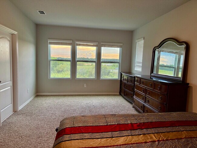 Building Photo - Spacious 4-Bedroom Corner Townhome with Loft & Lake Views in Ocoee