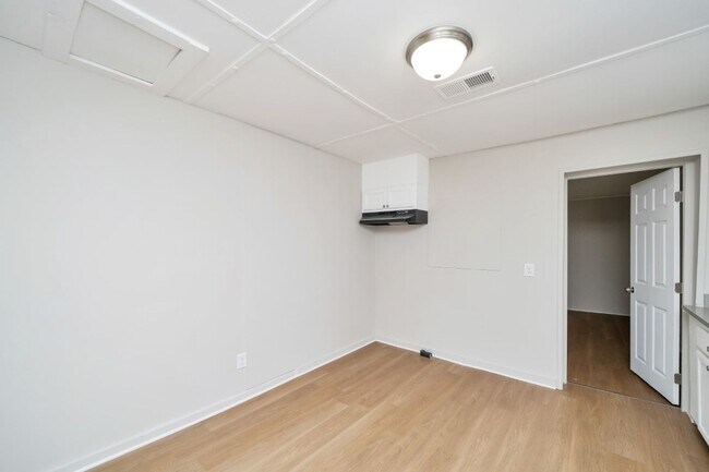 Building Photo - 1626 12th Ave N