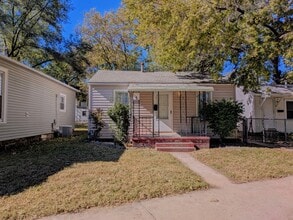 Building Photo - 1107 NW Van Buren St