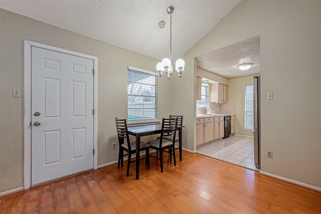 Building Photo - 2122 Heritage Colony Dr