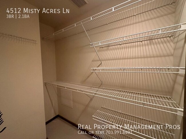 Building Photo - 4512 Misty Acres Ln