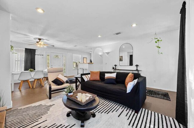 Primary Photo - 14811 Foy Dr