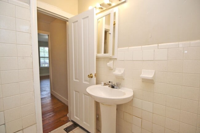 Building Photo - 2026/2027 PRE-LEASE! 5 Bedroom - Close to USC Walking distance to Williams Brice stadium