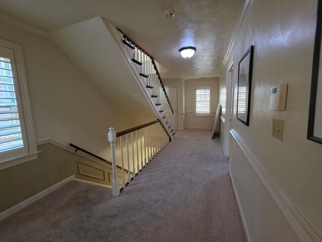 Building Photo - Ghent Square