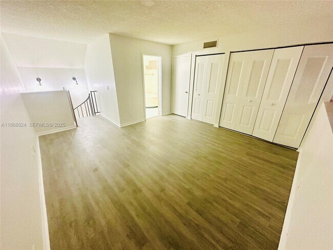 Building Photo - 33 Deer Creek Rd