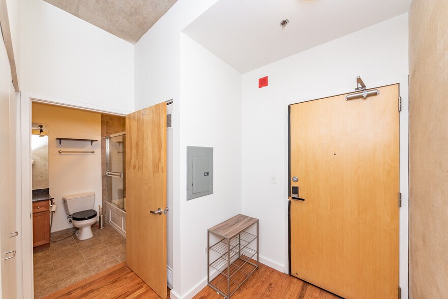 Building Photo - 630 N Franklin St