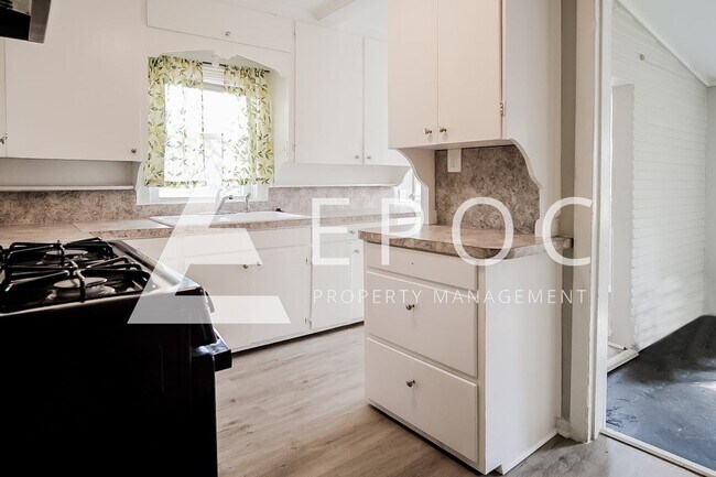 Building Photo - 4701 S 30th W Ave