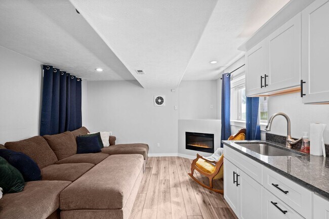 Building Photo - Gorgeous Liberty Lake 5 Bedroom Home!