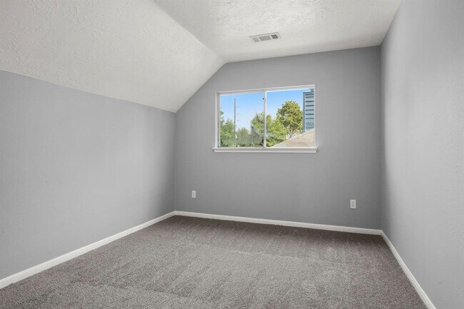 Building Photo - 6615 Broken Stone