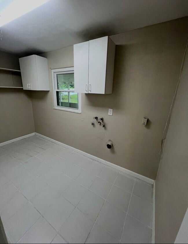 Building Photo - Charming 4 bedroom South Lakeland home with Mother-In-Law Suite!