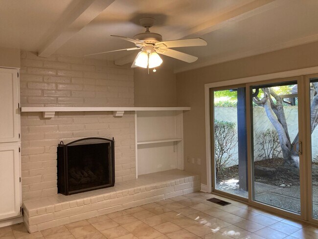 Building Photo - 1960 Harris Ave