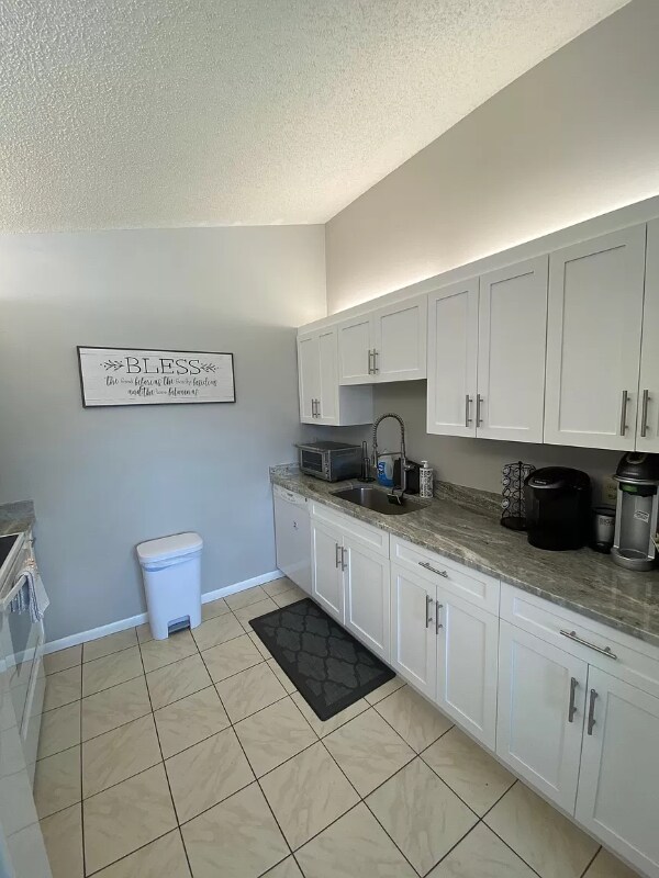 Building Photo - 160 Stillwater Cir