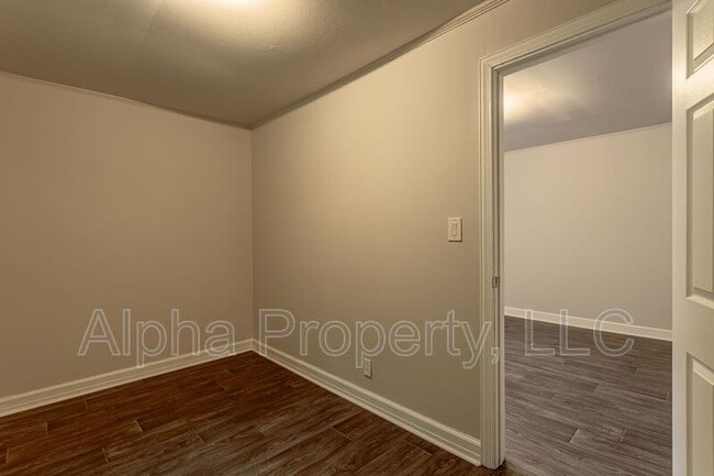 Building Photo - 8 Wrigley St