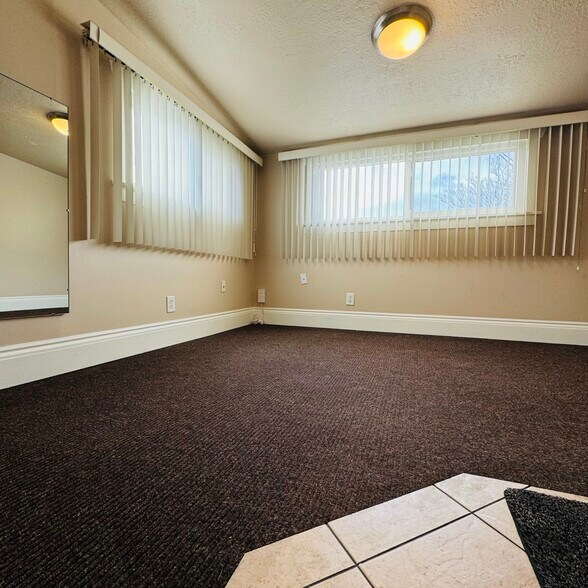 Building Photo - 732 S 900 E