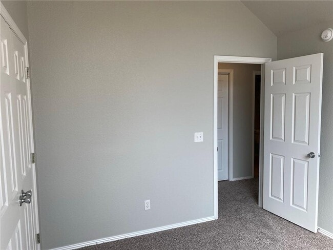 Building Photo - 4902 Hawthorne Way