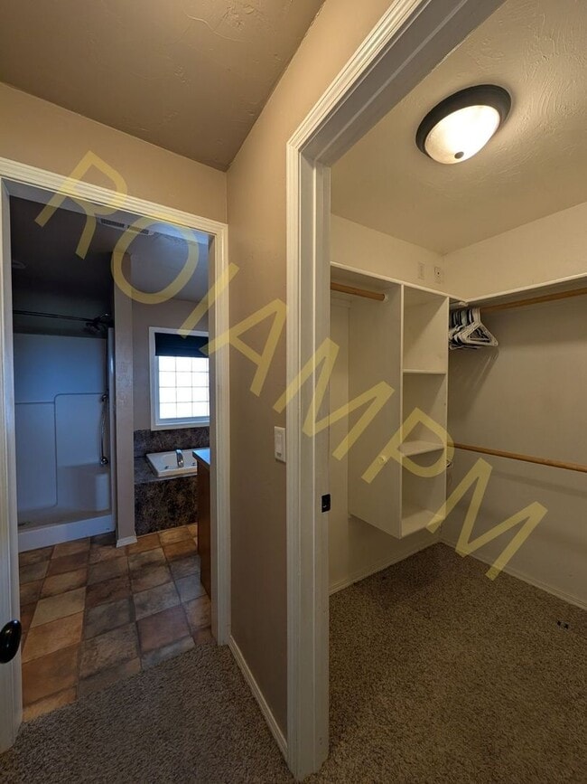 Building Photo - Charming 3-bed 2-bath Home at the Edge of ...