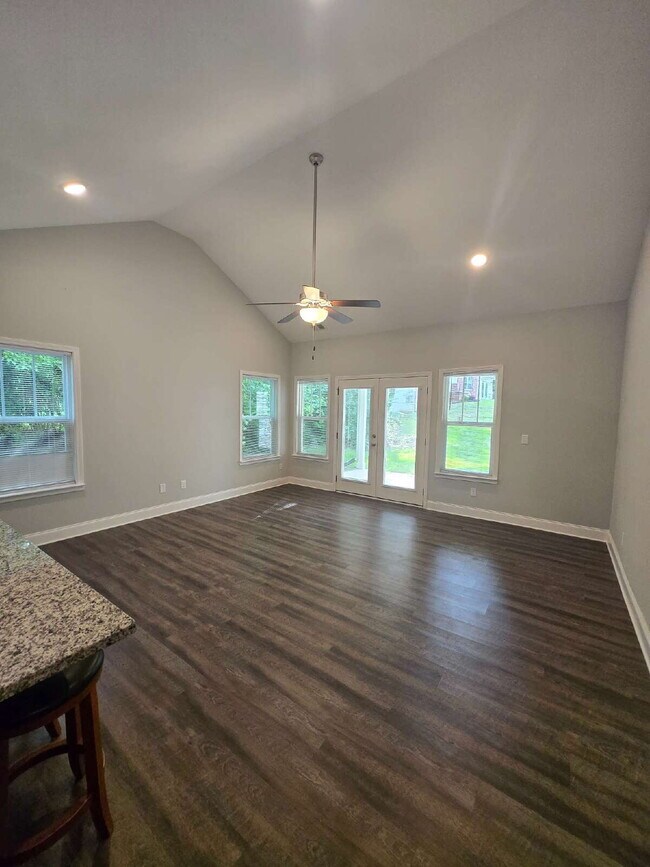 Building Photo - Charming 3-Bedroom Retreat Near Hamilton Place